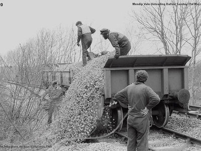 Sunday 31st March 1985. Unloading ballast at Mendip Vale